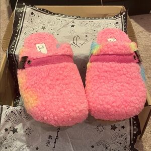 #15 Vintage Havana Pink and NWT in box  Multicolor Fuzzy Slippers made of wool